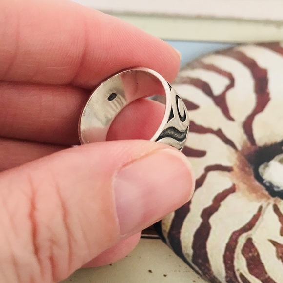 Silver Sterling Design Ring - Picture 9 of 9
